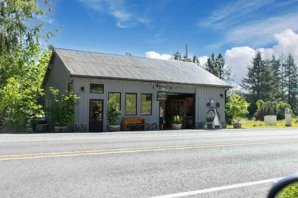 R & R Chalet At Mt. Rainier Ashford Exterior photo